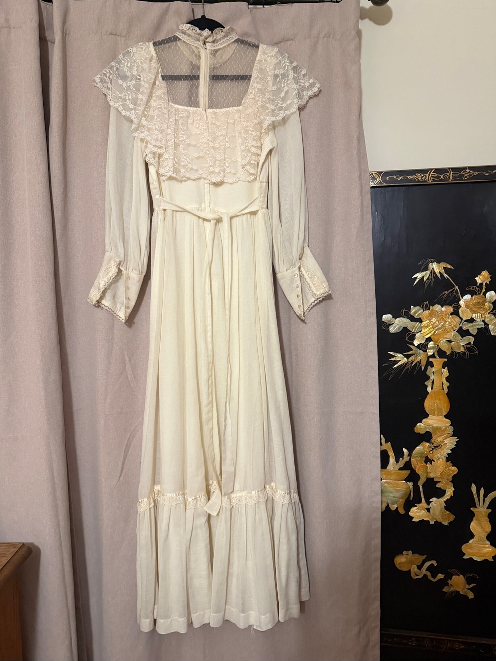 Vintage Cottagecore Lace Yoke Ivory prairie Dress with Ruffled Shoulders - Picture 2 of 11